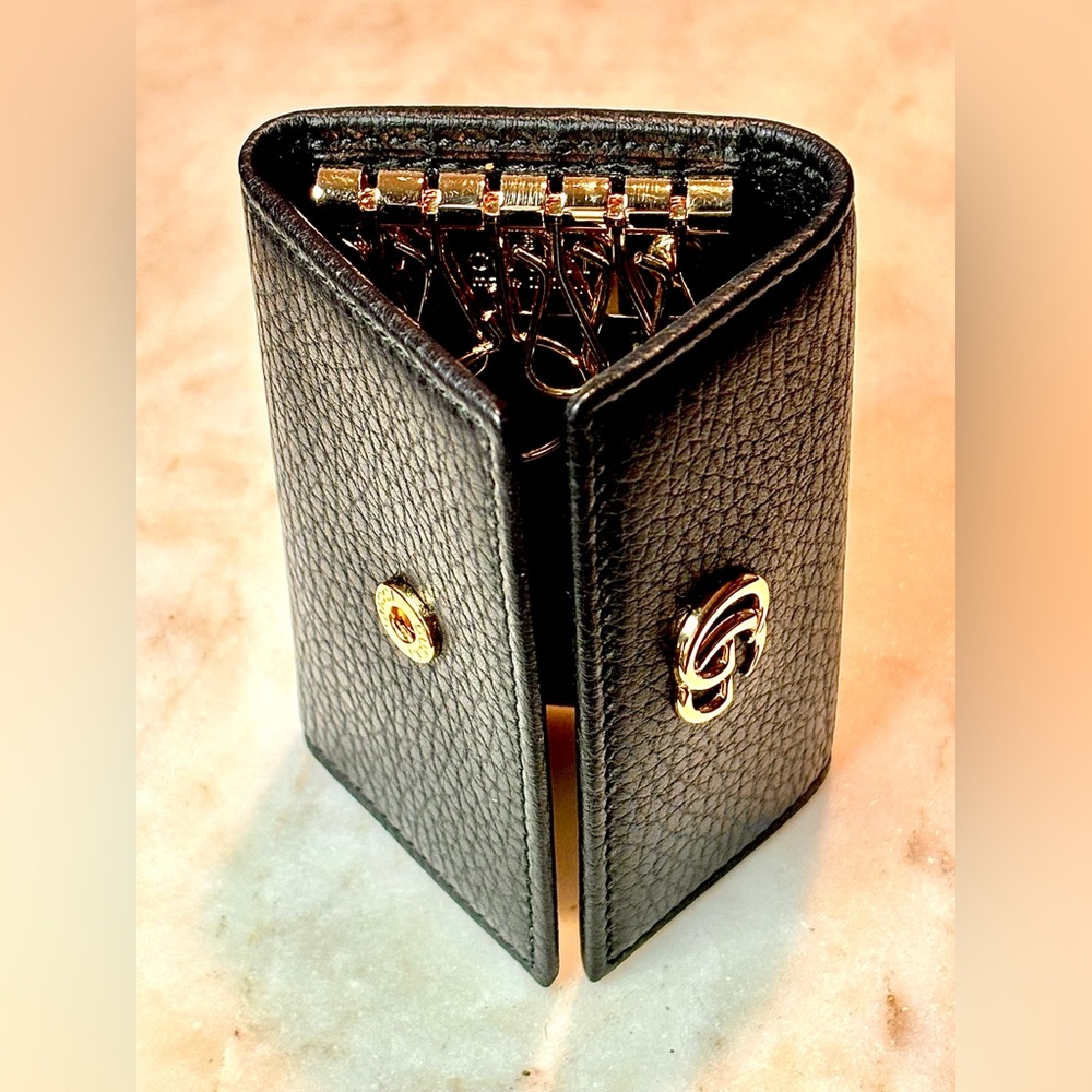 GUCCI GG MARMONT BLACK LEATHER KEY CASE 6 GOLD TONED KEY HOOKS DOUBLE G LIKE NEW - Picture 6 of 14
